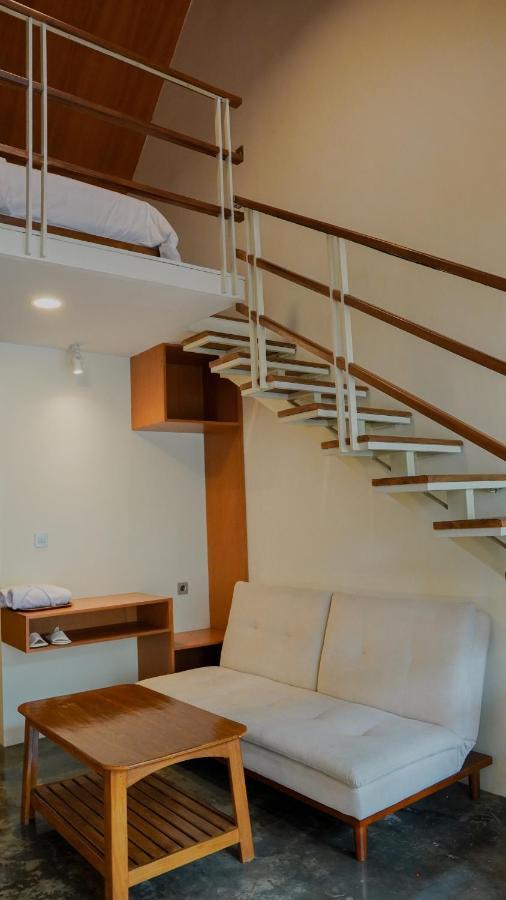 Smedi Coliving Hotel Джокякарта Екстериор снимка