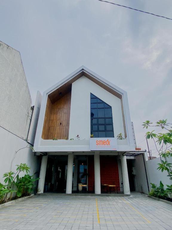 Smedi Coliving Hotel Джокякарта Екстериор снимка