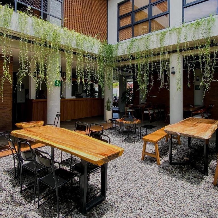 Smedi Coliving Hotel Джокякарта Екстериор снимка
